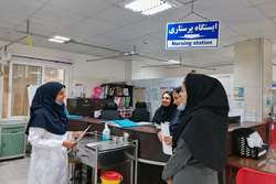 اهدای لوح تقدیر به کارکنان دارای فرزند شیرخوار در بیمارستان کودکان